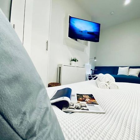 Apt 08 Beachside Beauty Central Studio Steps From Cafes 布赖顿 外观 照片